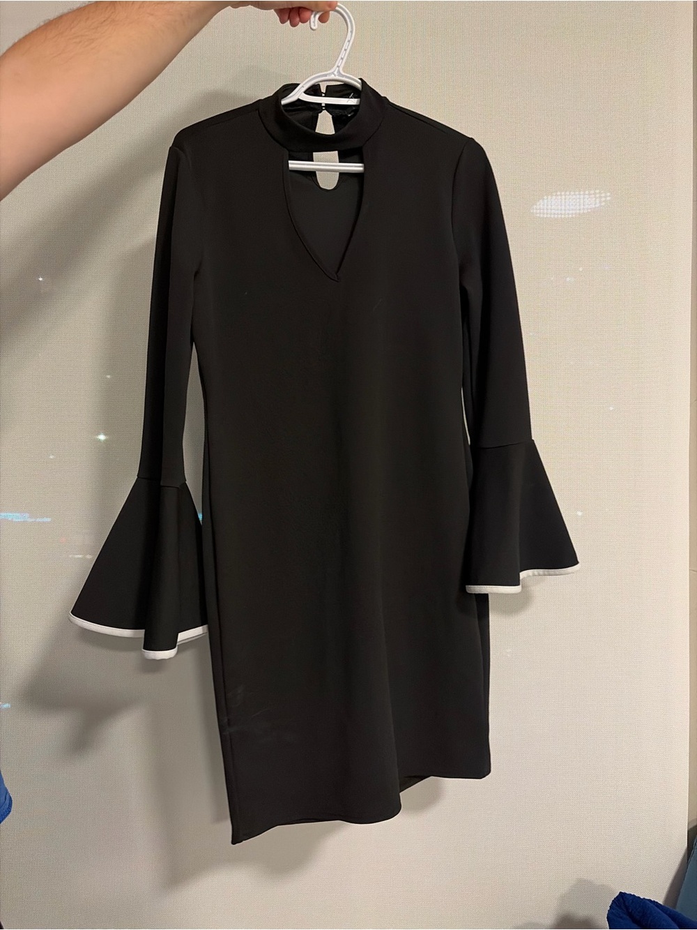 Suzy Shier Black Bell-Sleeve Shift Dress with White Trim